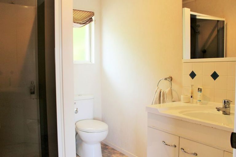 Photo of property in 24 Grovenor Drive, Orewa, 0931