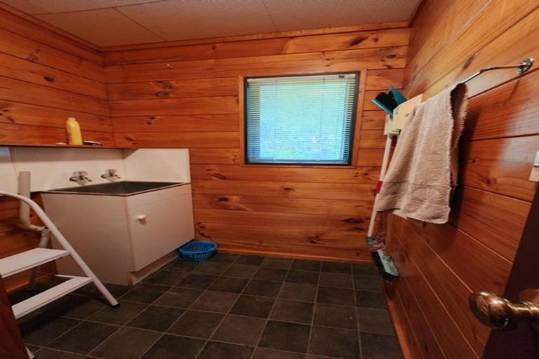 Photo of property in 126 Laingholm Drive, Laingholm, Auckland, 0604