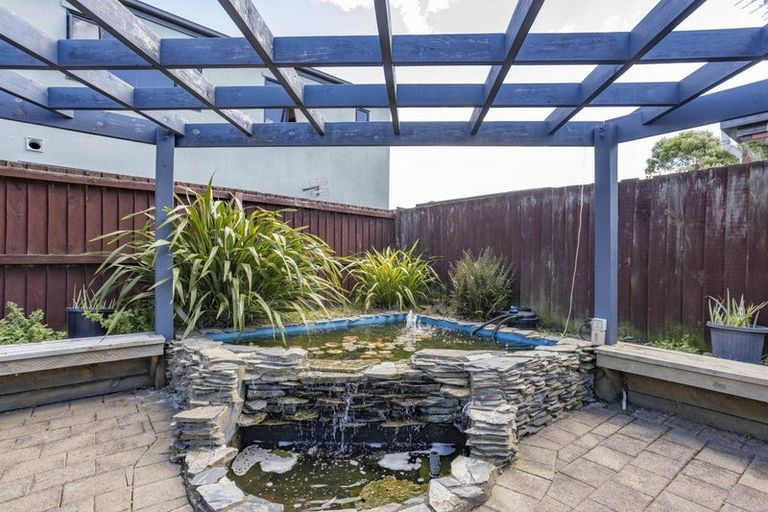 Photo of property in 1 Flaxgrove Place, Parklands, Christchurch, 8083