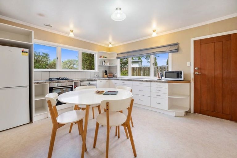 Photo of property in 27 Robinson Avenue, Holdens Bay, Rotorua, 3010