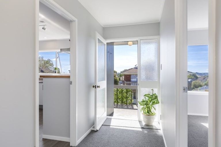 Photo of property in 1/12 Lydford Place, Glendene, Auckland, 0602