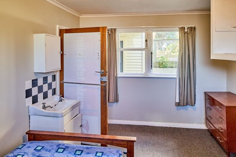 Photo of property in 22 Hinau Street, Tawa, Wellington, 5028