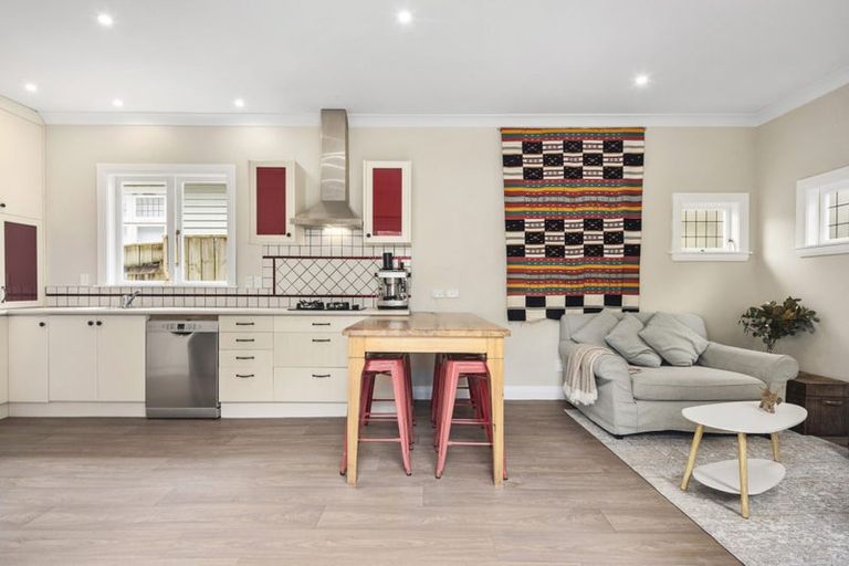 Photo of property in 17 Firth Terrace, Karori, Wellington, 6012