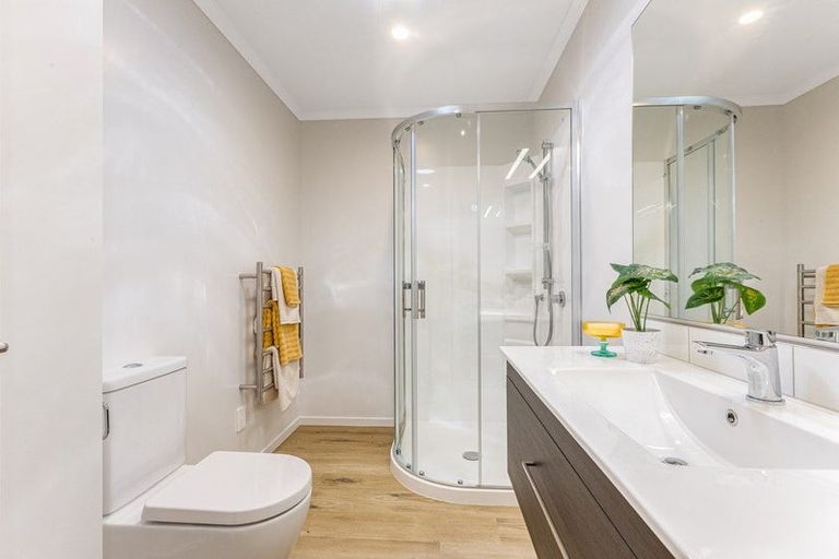 Photo of property in 32 Oakum Road, Whitby, Porirua, 5024