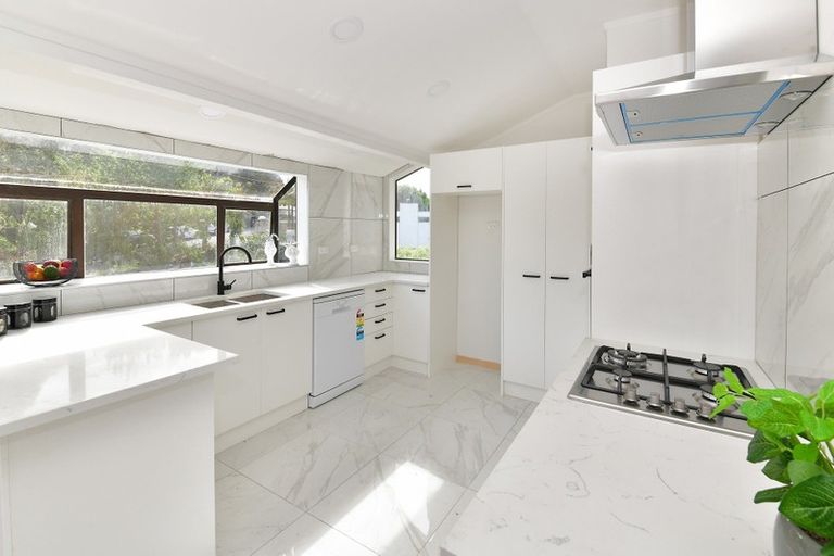 Photo of property in 1/84 Beach Road, Castor Bay, Auckland, 0620