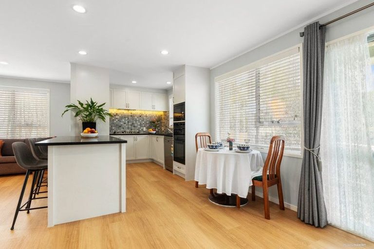 Photo of property in 6 Waari Avenue, Sunnyvale, Auckland, 0612