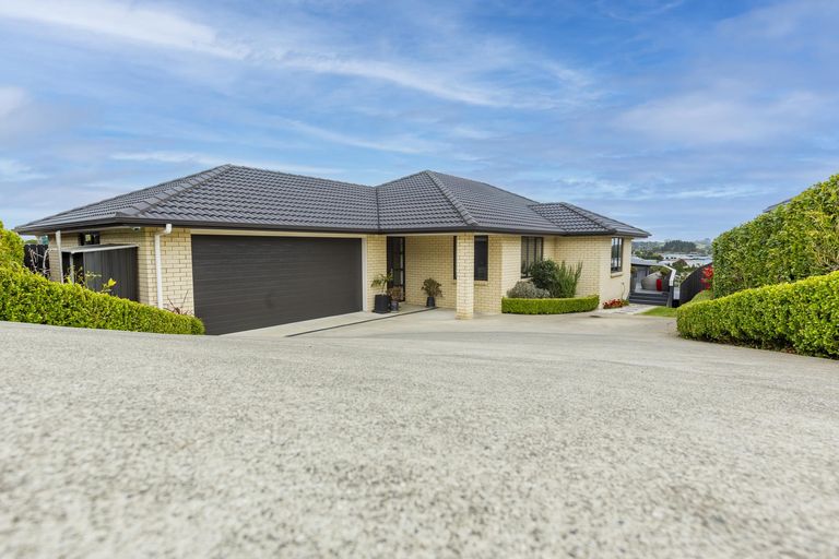 Photo of property in 24 Tokerau Crescent, Pukekohe, 2120