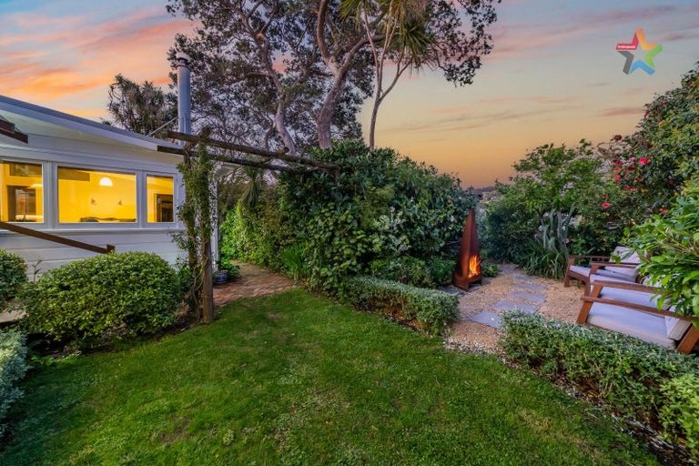 Photo of property in 100 Korokoro Road, Korokoro, Lower Hutt, 5012