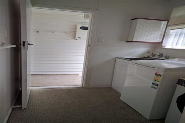 Photo of property in 1/28 Neal Avenue, Glenfield, Auckland, 0629