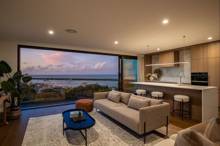 Photo of property in 10a Whiteley Street, Moturoa, New Plymouth, 4310