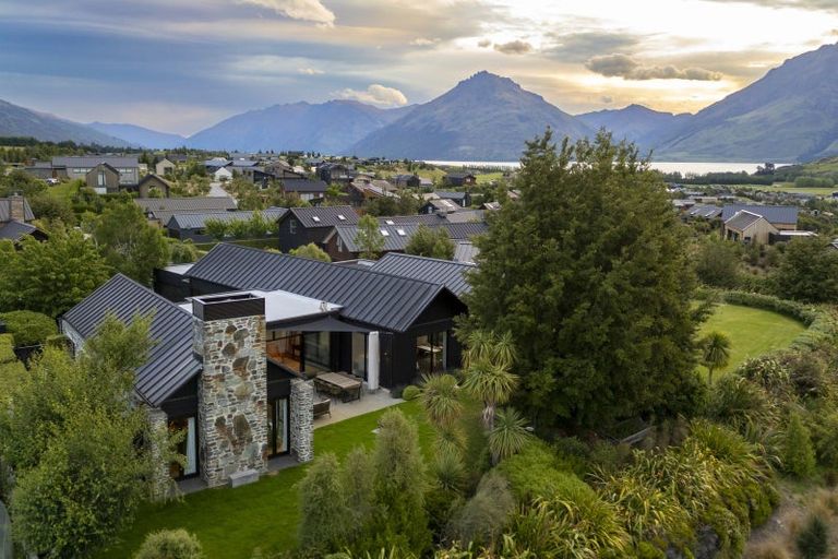 Photo of property in 8 Bretby Court, Jacks Point, Queenstown, 9371