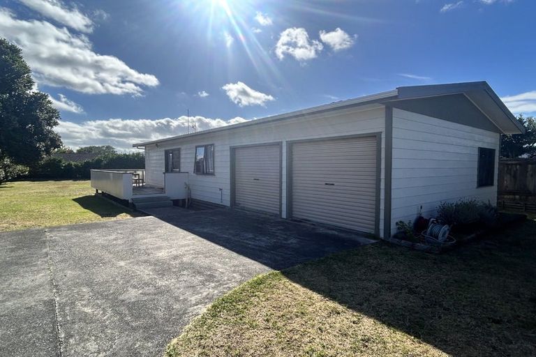 Photo of property in 3 Hodgkins Road, Waikanae Beach, Waikanae, 5036