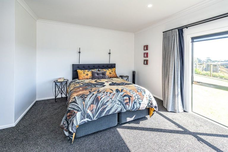 Photo of property in 1 Shakespeare Road, Bastia Hill, Whanganui, 4500