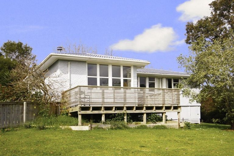 Photo of property in 1622 South Head Road, South Head, Helensville, 0874