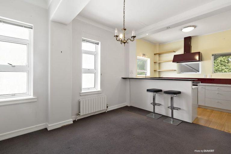 Photo of property in Anscombe Apartments, 212 Oriental Parade, Oriental Bay, Wellington, 6011