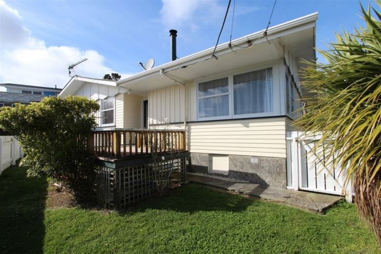 Photo of property in 81 Beazley Avenue, Paparangi, Wellington, 6037