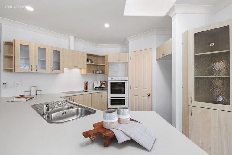 Photo of property in 5 Castleview Lane, Heathcote Valley, Christchurch, 8022