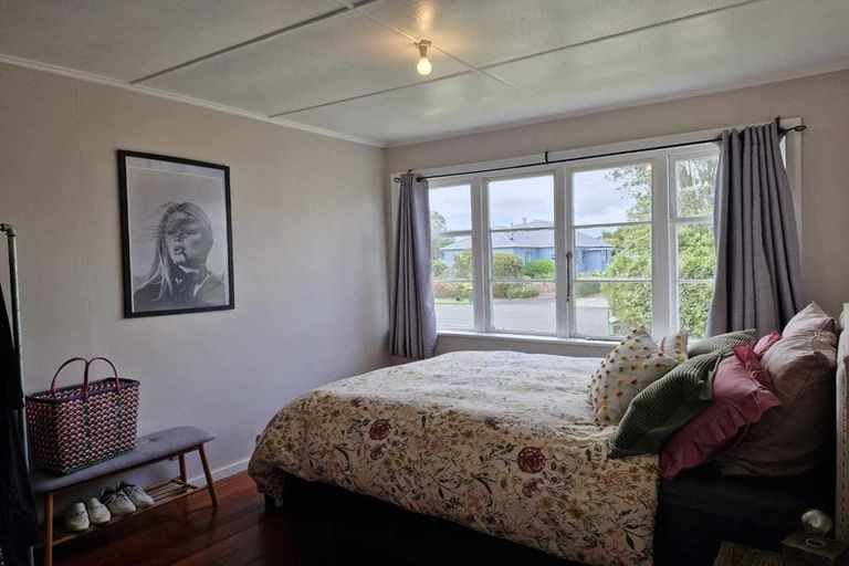 Photo of property in 10 Chard Street, Westown, New Plymouth, 4310