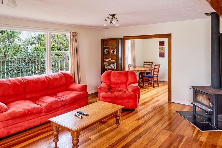 Photo of property in 24 Redwood Avenue, Tawa, Wellington, 5028