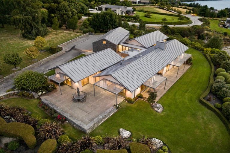 Photo of property in 3 Bayonet Peak Place, Drift Bay, Queenstown, 9371