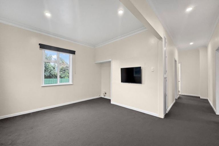 Photo of property in 38 Kirk Street, Otaki, 5512