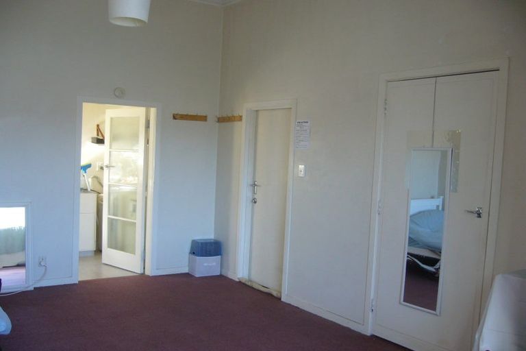 Photo of property in 4 Hawker Street, Mount Victoria, Wellington, 6011