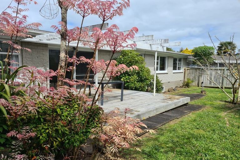 Photo of property in 2/46 Scenic Drive, Manurewa, Auckland, 2102