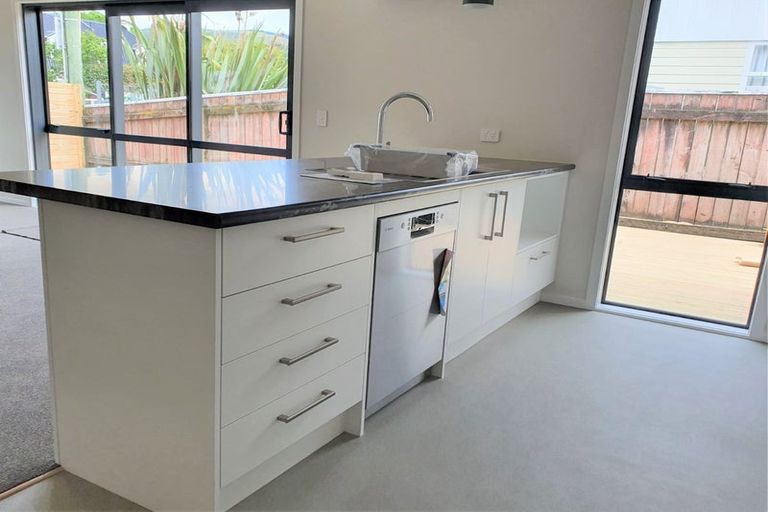 Photo of property in 1/1 Sutherland Avenue, Silverstream, Upper Hutt, 5019