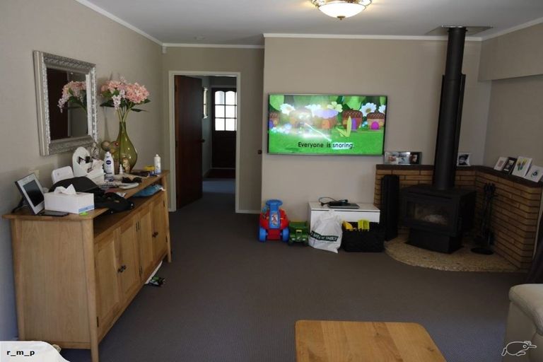 Photo of property in 25 Holyoake Place, Chatswood, Auckland, 0626