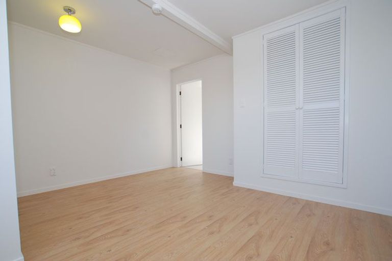 Photo of property in 21 Camrose Place, Glenfield, Auckland, 0629