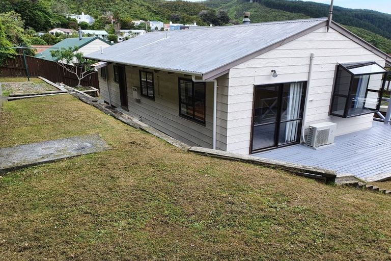 Photo of property in 22 Fiona Grove, Karori, Wellington, 6012