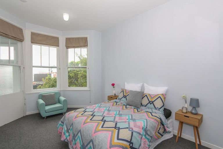 Photo of property in 70 Kelburn Parade, Kelburn, Wellington, 6012