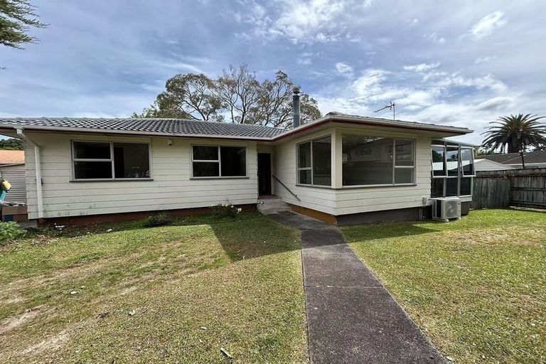 Photo of property in 77 Chilcott Road, Henderson, Auckland, 0612
