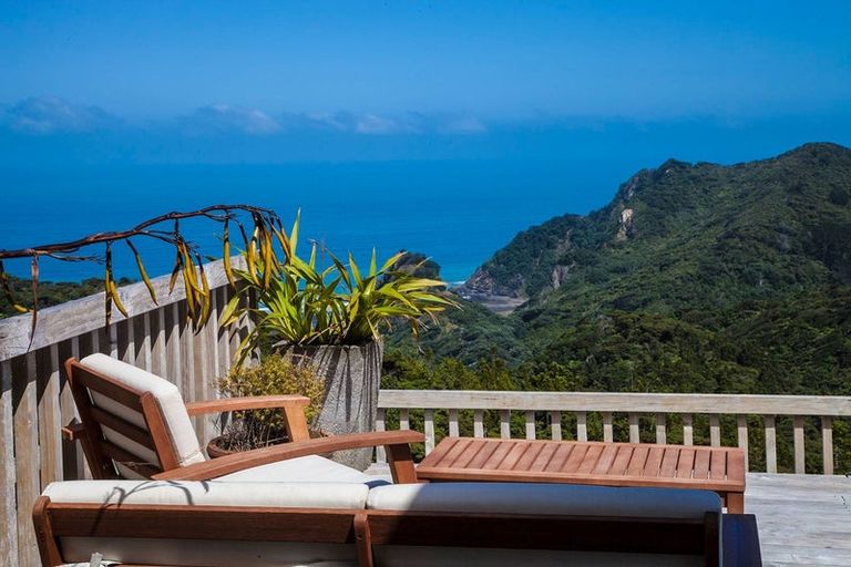 Photo of property in 128 Lone Kauri Road, Karekare, Auckland, 0772