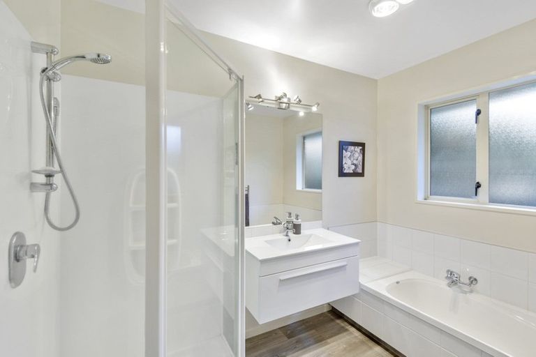 Photo of property in 2 Magnolia Lane, St Albans, Christchurch, 8052