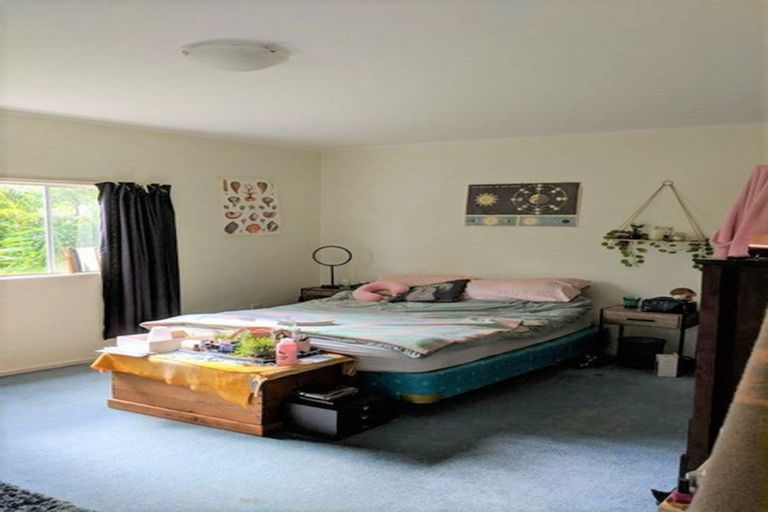 Photo of property in 1 Ravenwood Drive, Forrest Hill, Auckland, 0620