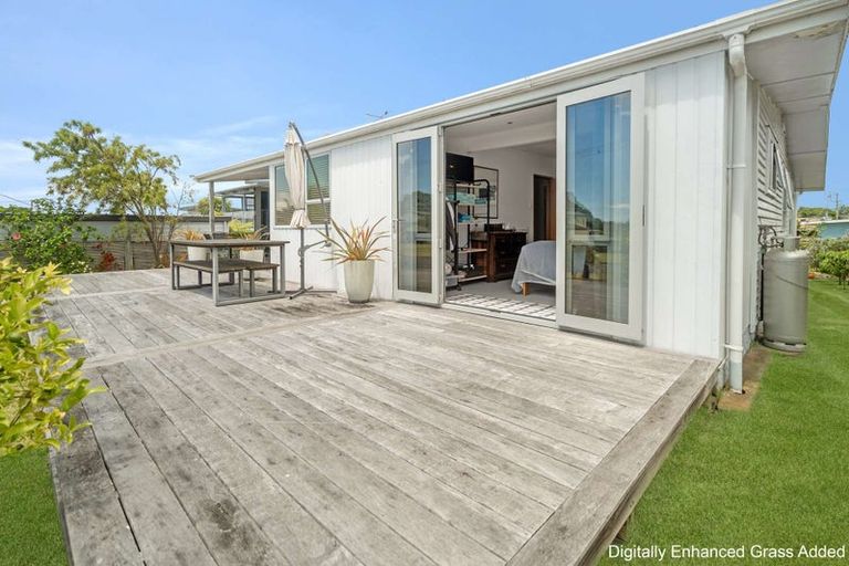 Photo of property in 37 Roretana Drive, Athenree, Waihi Beach, 3177