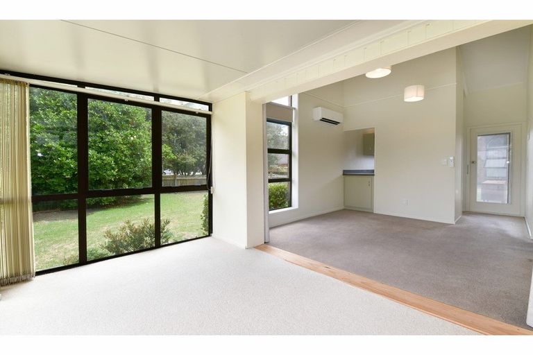 Photo of property in 8 Bellbird Place, Orewa, 0931