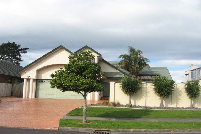 Photo of property in 82 Glenross Drive, Wattle Downs, Auckland, 2103