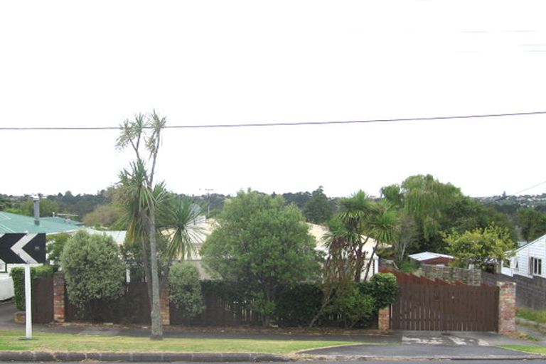 Photo of property in 38 Roberts Road, Glenfield, Auckland, 0629