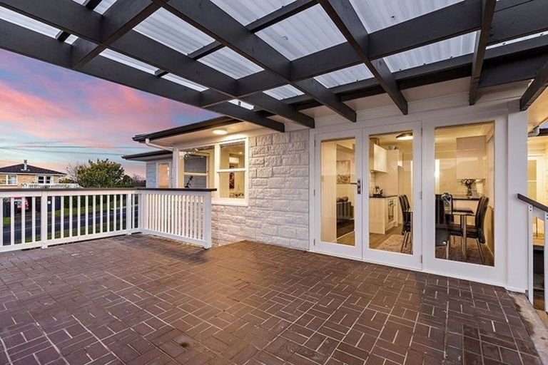 Photo of property in 27 Sunvue Road, Glen Eden, Auckland, 0602