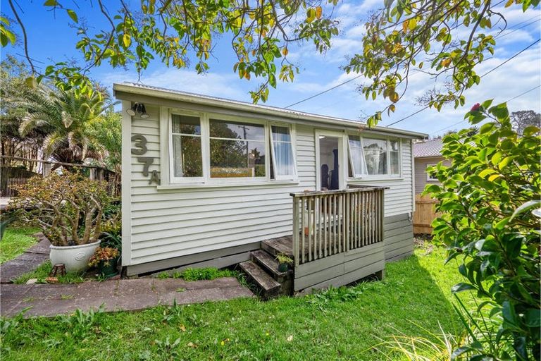 Photo of property in 37 Makiri Street, Helensville, 0800