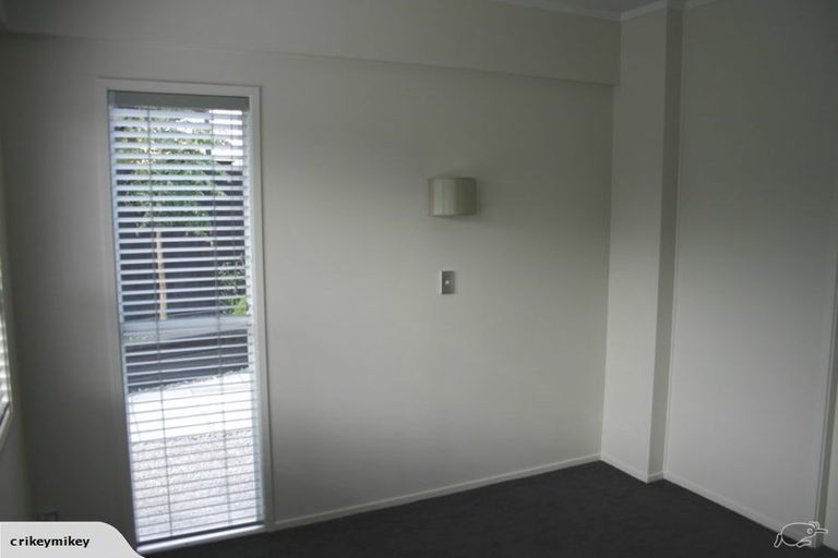Photo of property in 1/22 Tui Glen Road, Birkenhead, Auckland, 0626