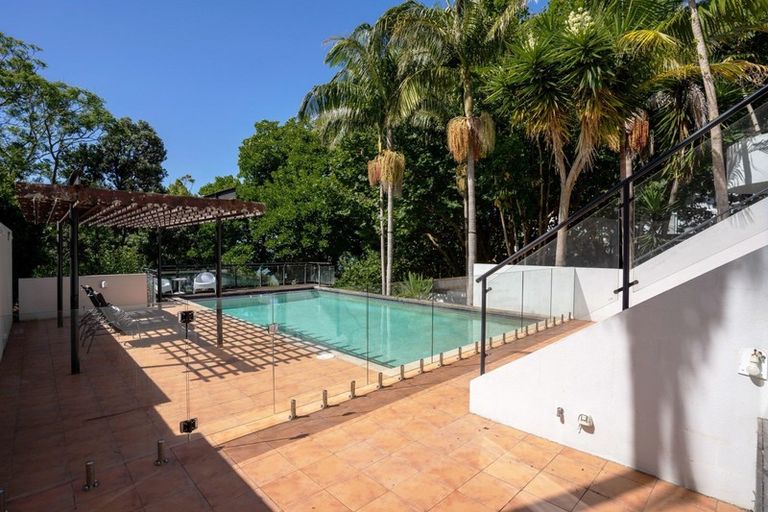 Photo of property in 1 Marine Parade, Herne Bay, Auckland, 1011