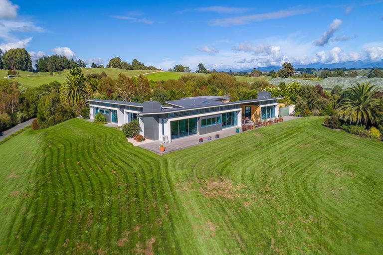 Photo of property in 40 Cliff Road, Tasman, Upper Moutere, 7173