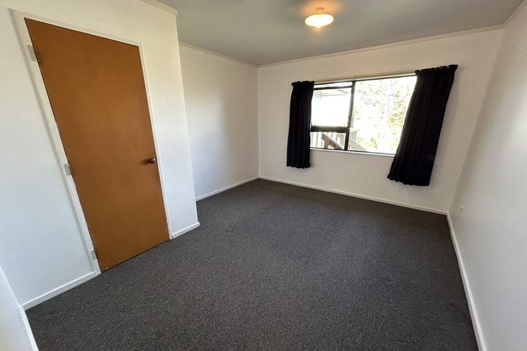Photo of property in 1/2 Hueglow Rise, West Harbour, Auckland, 0618