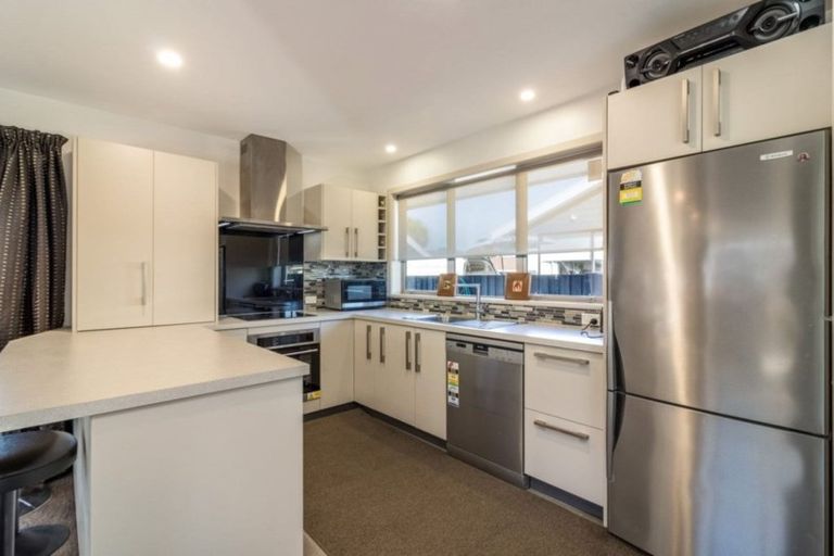 Photo of property in 30 Eglinton Street, Avondale, Christchurch, 8061