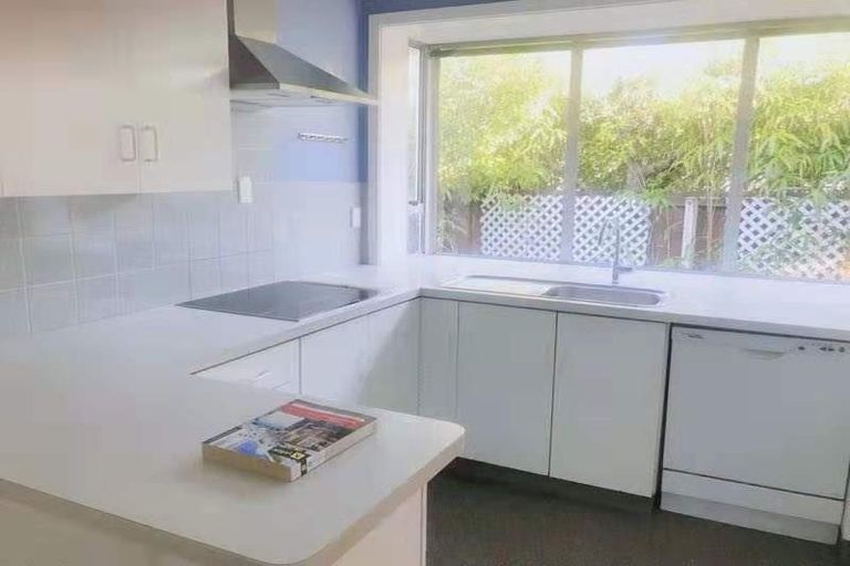 Photo of property in 35 Delaware Crescent, Russley, Christchurch, 8042