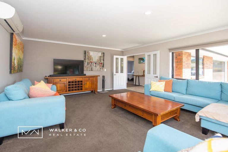 Photo of property in 48 Percy Kinsman Crescent, Riverstone Terraces, Upper Hutt, 5018