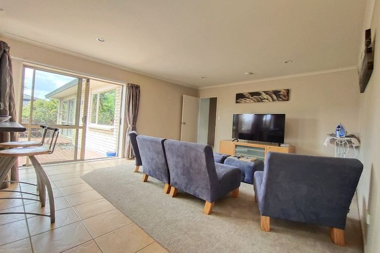 Photo of property in 16 Corrofin Drive, East Tamaki, Auckland, 2013